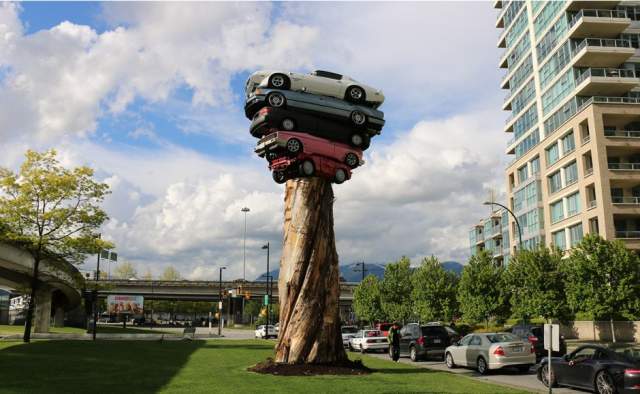 用汽车搭成的雕塑建筑，惊艳到不要不要的