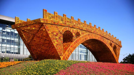 丝路金桥雕塑成北京著名景点