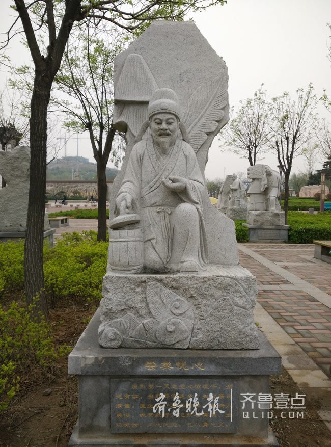 解读二十四孝雕塑八：尝粪忧心、弃官寻母、涤亲溺器