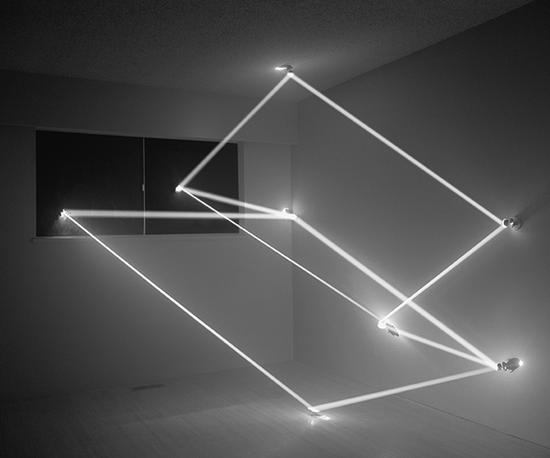角度光构建的雕塑