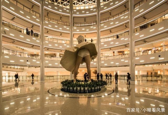 美国梦露雕塑因低俗不雅被拆，大连商场内却建一模一样的雕塑！