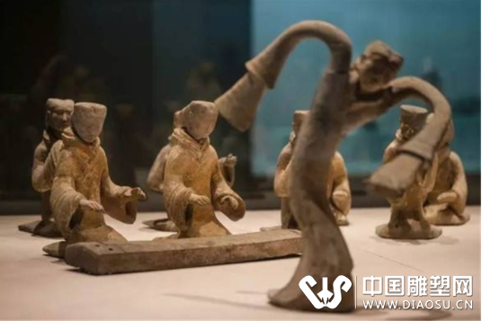 砖厂发现西汉古墓，出土4000余件文物，专家古代雕塑艺术的极品