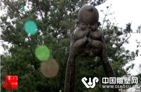 韩美林大师优美的雕塑，要在别的地方都要摆室内，如今满院子都是